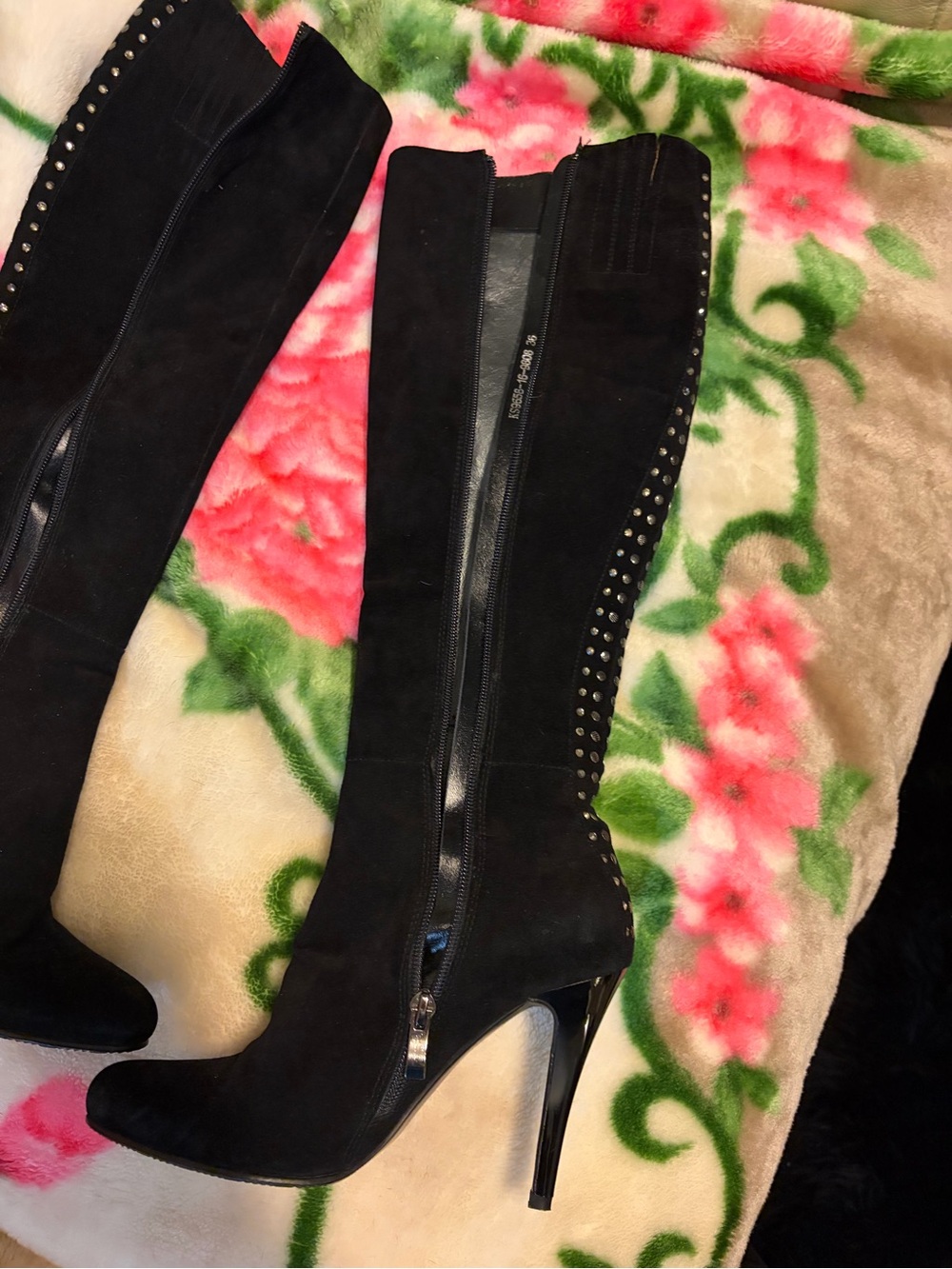 Women’s Black Suede Knee-High Stiletto Boots - Picture 4 of 7